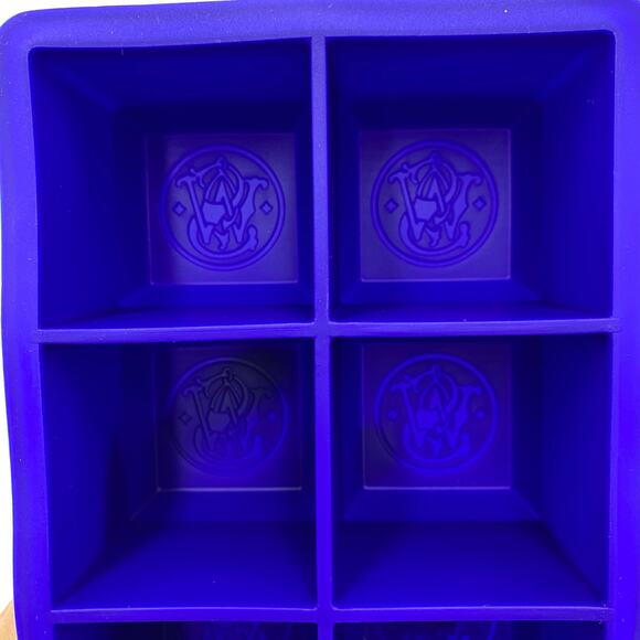 Smith And Wesson Logo Cube Ice Cube Tray NEW - Picture 3 of 3